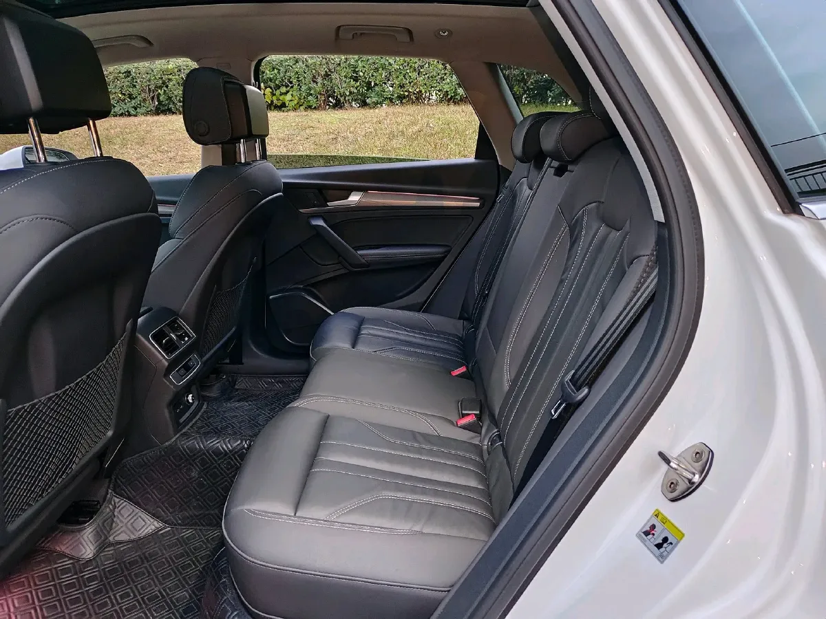 2022 Audi Q5L 2.0T 190HP L4 7DCT,autocango,china used car exporter,china ev exporter,chinese used car exporter,chinese used ev exporter