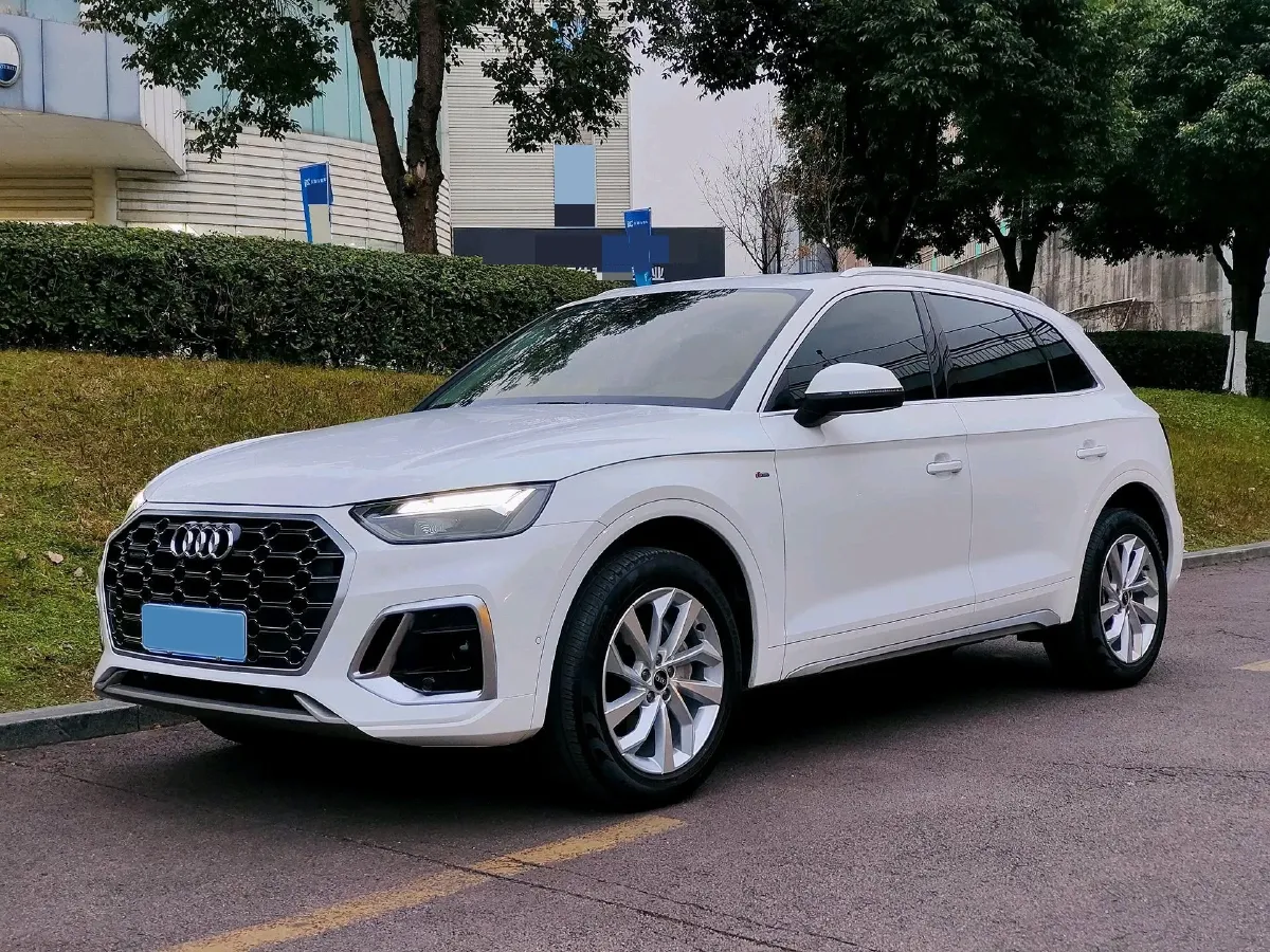 2022 Audi Q5L 2.0T 190HP L4 7DCT,autocango,china used car exporter,china ev exporter,chinese used car exporter,chinese used ev exporter