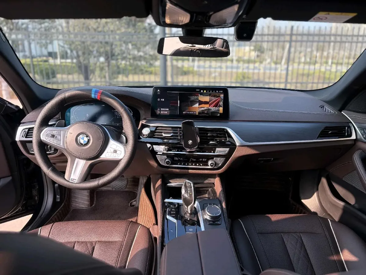 2023 BMW 5 Series 2.0T 245HP L4 8AT,autocango,china used car exporter,china ev exporter,chinese used car exporter,chinese used ev exporter