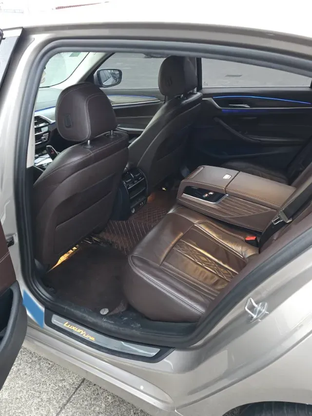 2020 BMW 5 Series 2.0T 252HP L4 8AT,autocango,china used car exporter,china ev exporter,chinese used car exporter,chinese used ev exporter