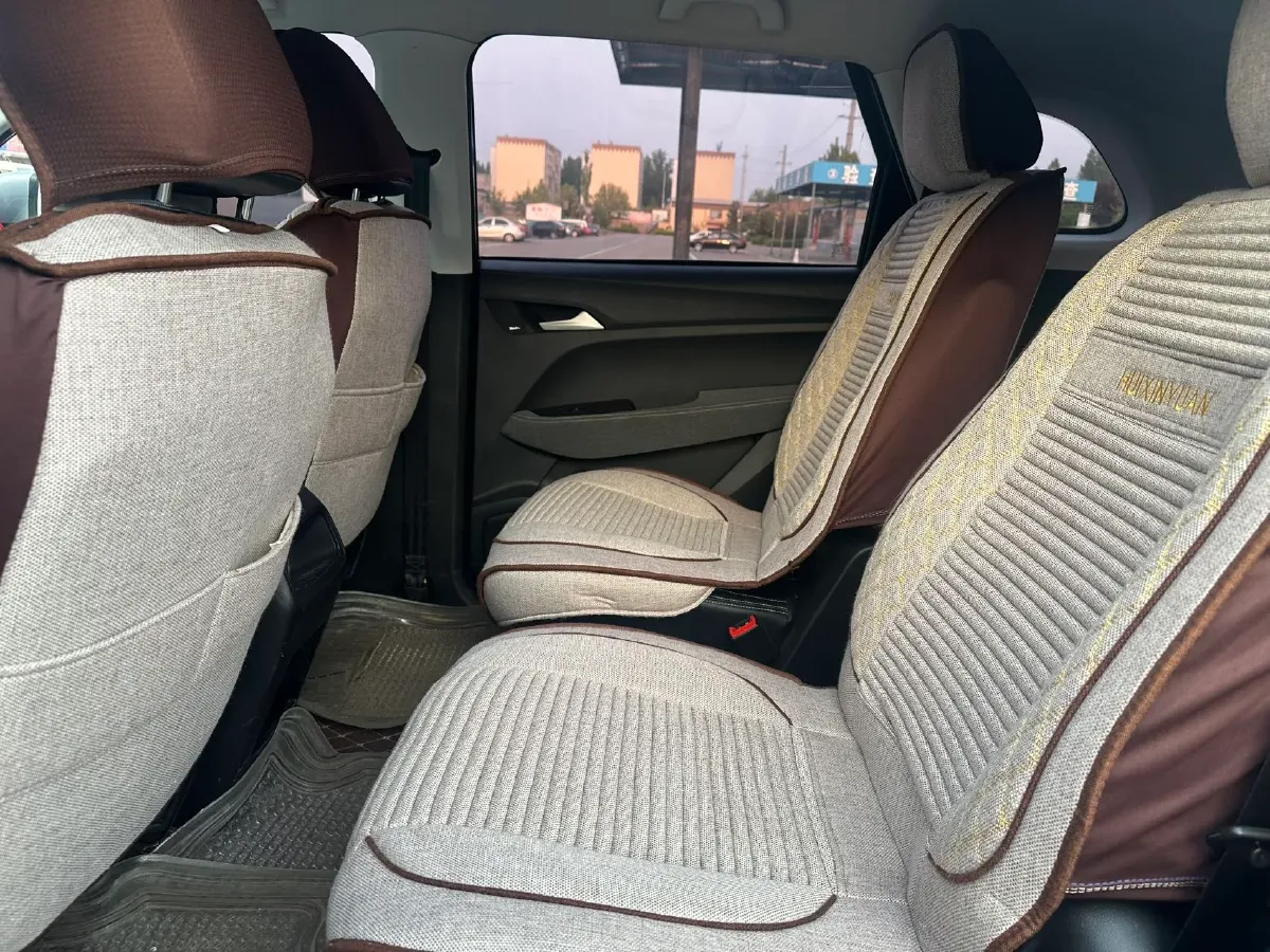 2020 BaoJun 530 1.5T 147HP L4 6MT,autocango,china used car exporter,china ev exporter,chinese used car exporter,chinese used ev exporter