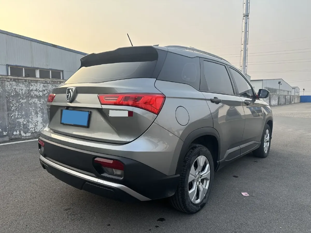 2020 BaoJun 530 1.5T 147HP L4 6MT,autocango,china used car exporter,china ev exporter,chinese used car exporter,chinese used ev exporter