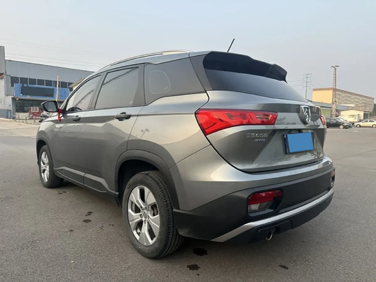 2020 BaoJun 530 1.5T 147HP L4 6MT,autocango,china used car exporter,china ev exporter,chinese used car exporter,chinese used ev exporter