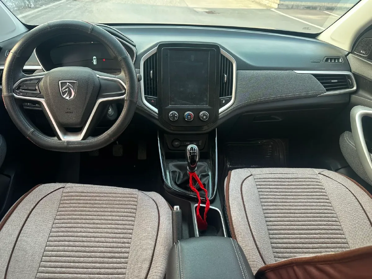 2020 BaoJun 530 1.5T 147HP L4 6MT,autocango,china used car exporter,china ev exporter,chinese used car exporter,chinese used ev exporter