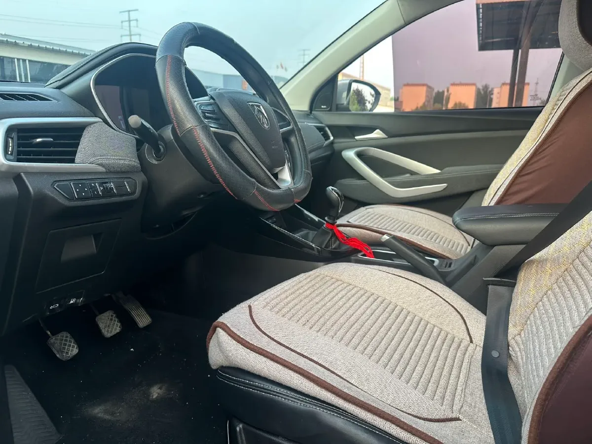 2020 BaoJun 530 1.5T 147HP L4 6MT,autocango,china used car exporter,china ev exporter,chinese used car exporter,chinese used ev exporter