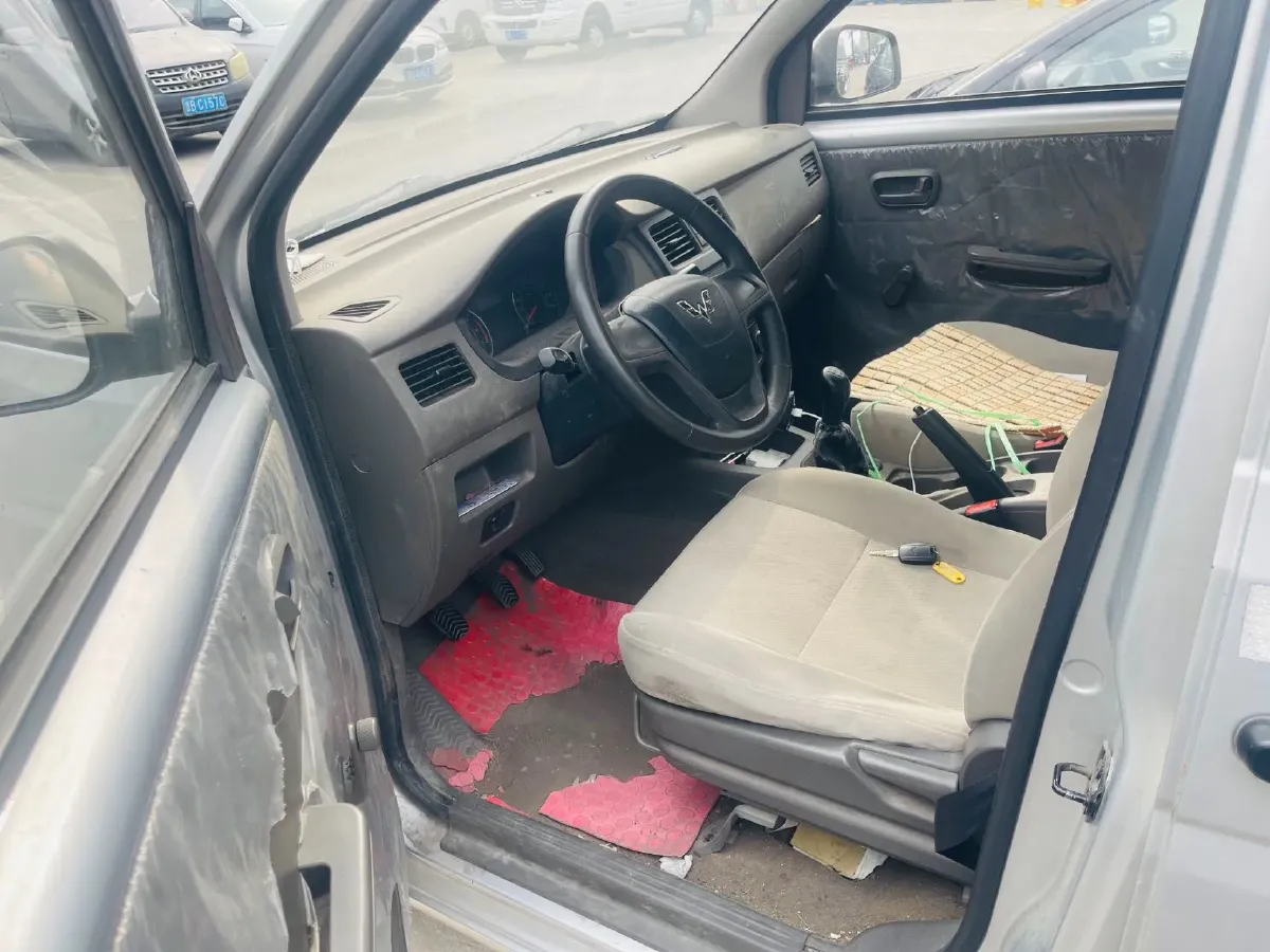 2019 WuLing RongGuang V 1.2L 82HP L4 5MT,autocango,china used car exporter,china ev exporter,chinese used car exporter,chinese used ev exporter