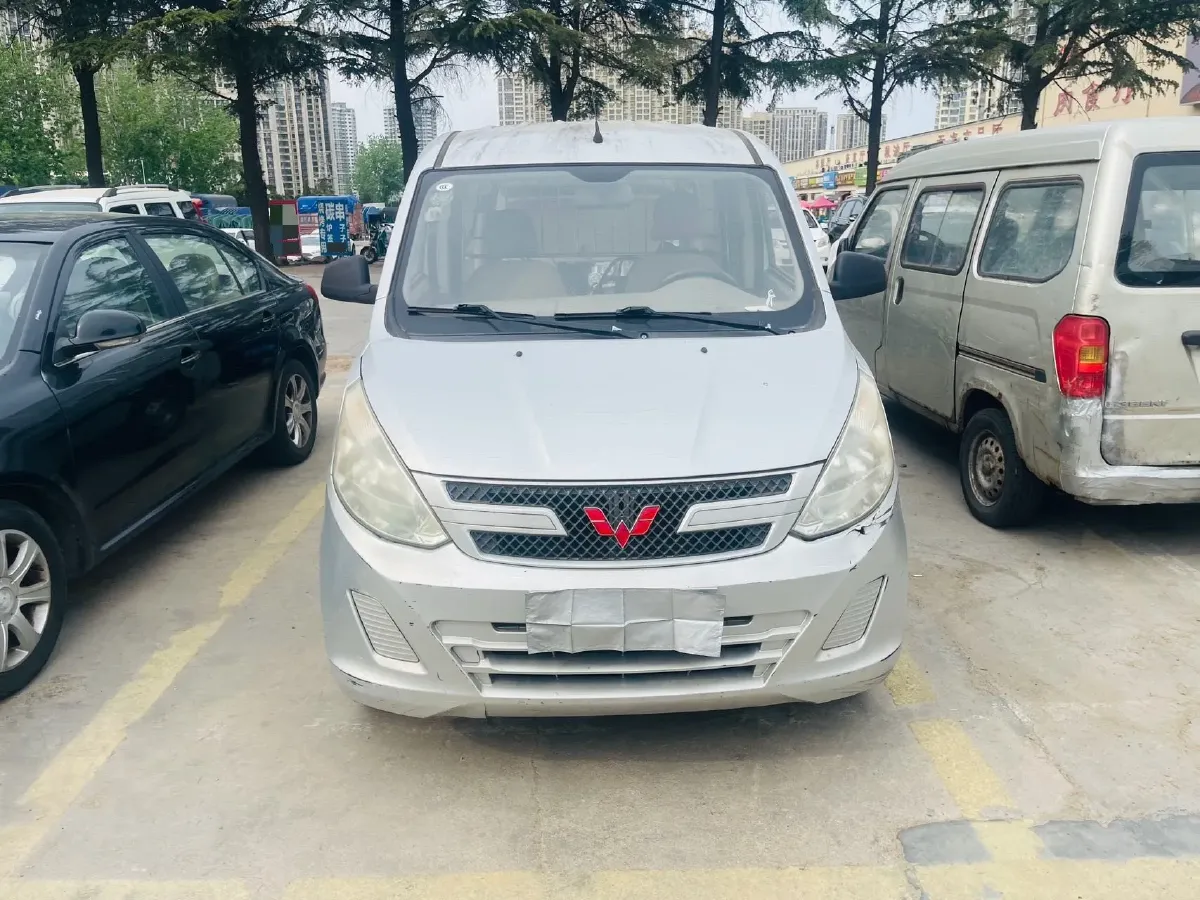 2019 WuLing RongGuang V 1.2L 82HP L4 5MT,autocango,china used car exporter,china ev exporter,chinese used car exporter,chinese used ev exporter