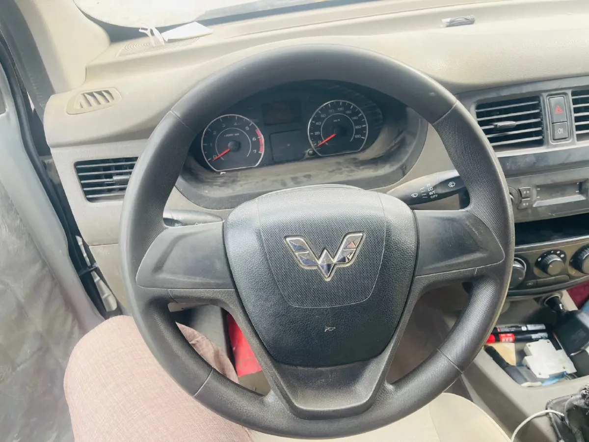 2019 WuLing RongGuang V 1.2L 82HP L4 5MT,autocango,china used car exporter,china ev exporter,chinese used car exporter,chinese used ev exporter