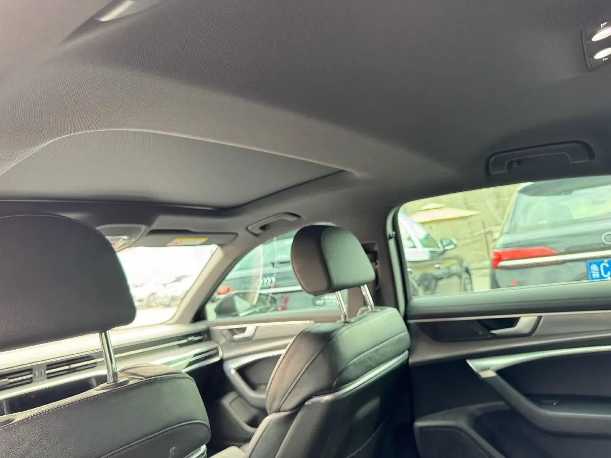 2022 Audi A6L 2.0T 190HP L4 7DCT,autocango,china used car exporter,china ev exporter,chinese used car exporter,chinese used ev exporter