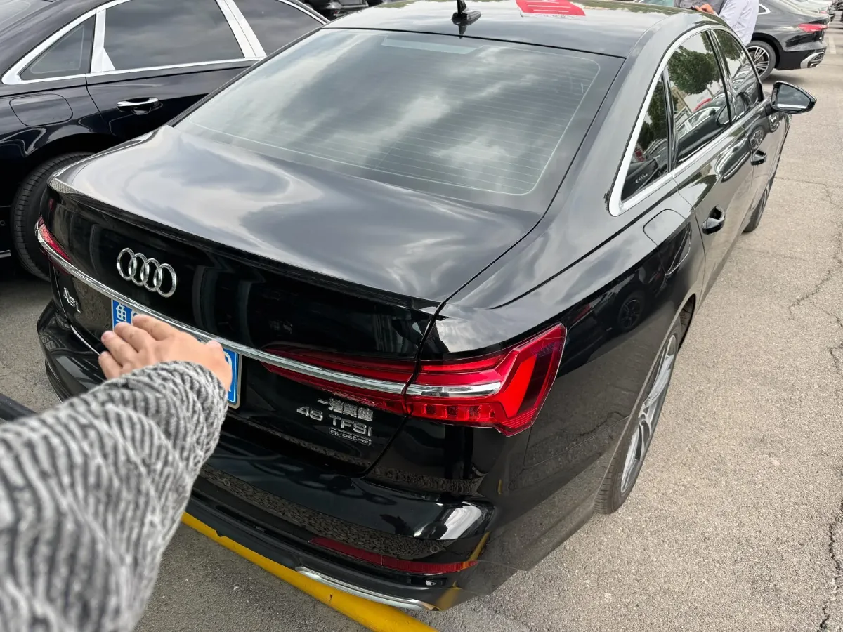 2022 Audi A6L 2.0T 190HP L4 7DCT,autocango,china used car exporter,china ev exporter,chinese used car exporter,chinese used ev exporter