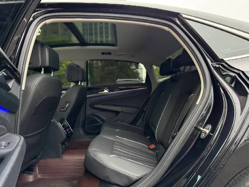 2024 Volkswagen Passat 2.0T 220HP L4 7DCT,autocango,china used car exporter,china ev exporter,chinese used car exporter,chinese used ev exporter