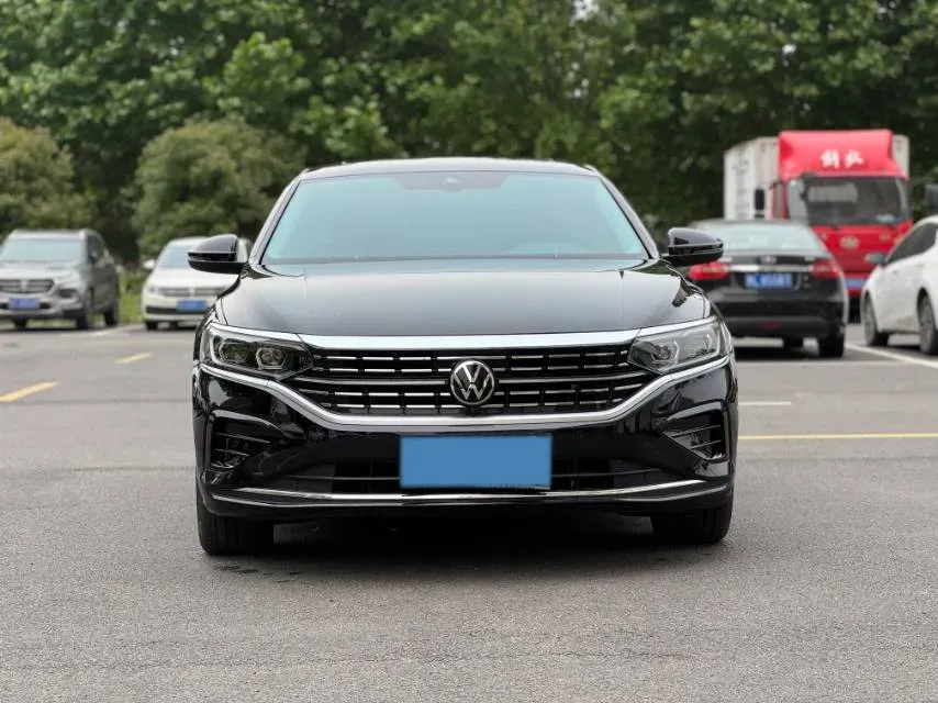 2024 Volkswagen Passat 2.0T 220HP L4 7DCT,autocango,china used car exporter,china ev exporter,chinese used car exporter,chinese used ev exporter