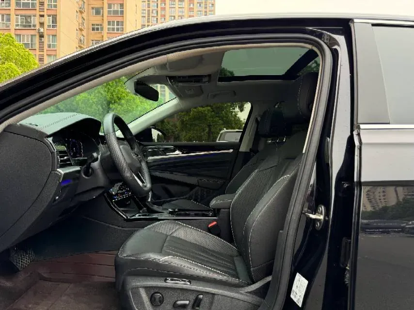 2024 Volkswagen Passat 2.0T 220HP L4 7DCT,autocango,china used car exporter,china ev exporter,chinese used car exporter,chinese used ev exporter