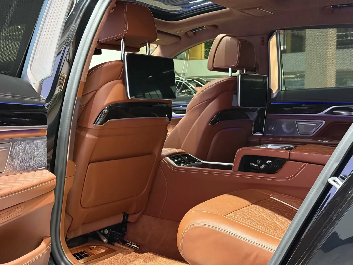 2021 BMW 7 Series 3.0T 340HP L6 8AT,autocango,china used car exporter,china ev exporter,chinese used car exporter,chinese used ev exporter