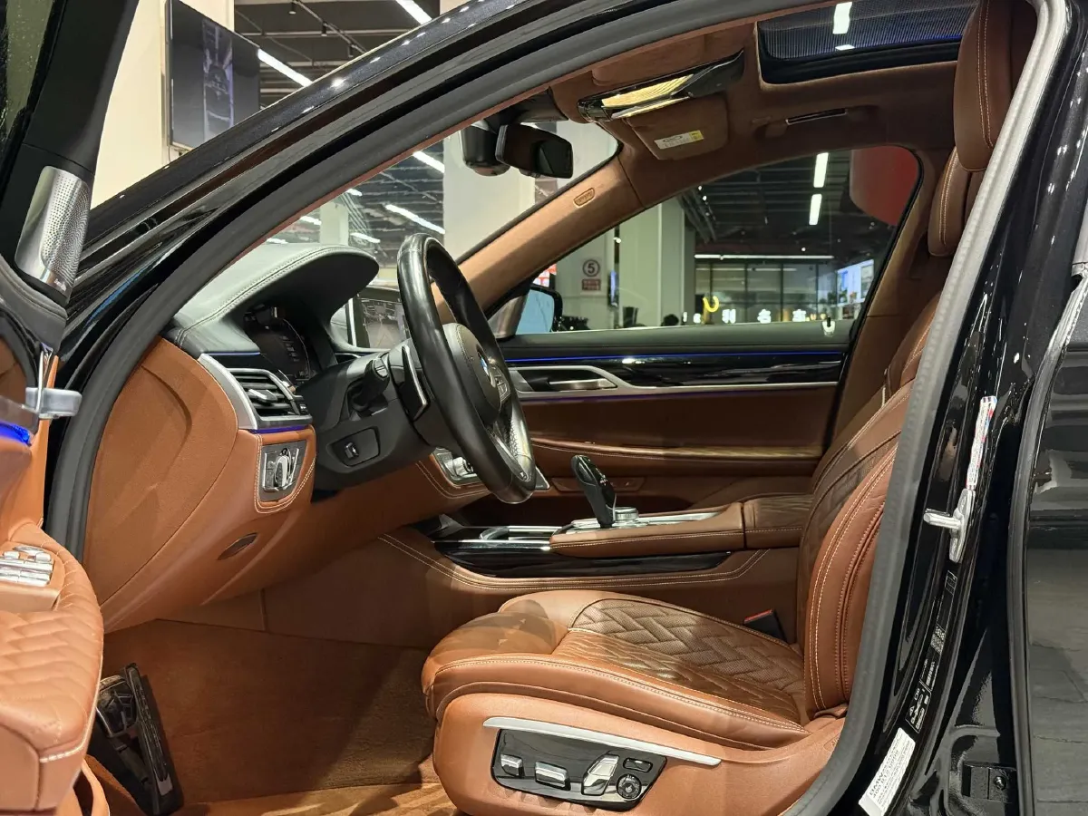 2021 BMW 7 Series 3.0T 340HP L6 8AT,autocango,china used car exporter,china ev exporter,chinese used car exporter,chinese used ev exporter