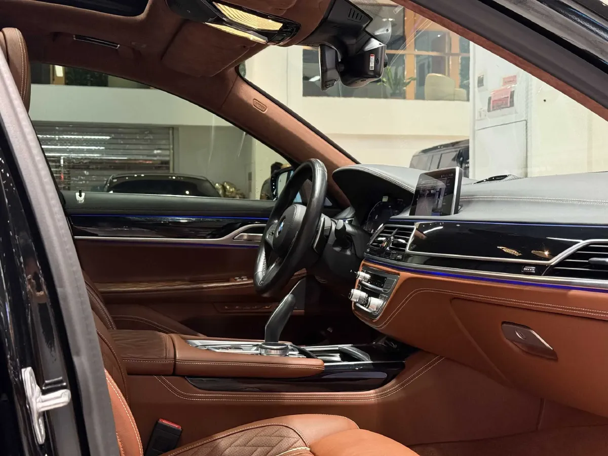 2021 BMW 7 Series 3.0T 340HP L6 8AT,autocango,china used car exporter,china ev exporter,chinese used car exporter,chinese used ev exporter