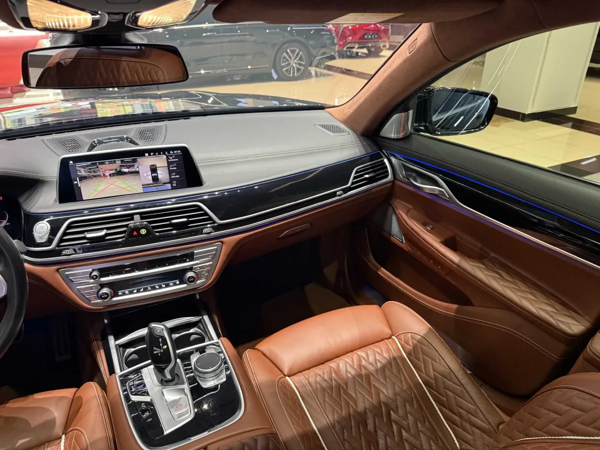 2021 BMW 7 Series 3.0T 340HP L6 8AT,autocango,china used car exporter,china ev exporter,chinese used car exporter,chinese used ev exporter