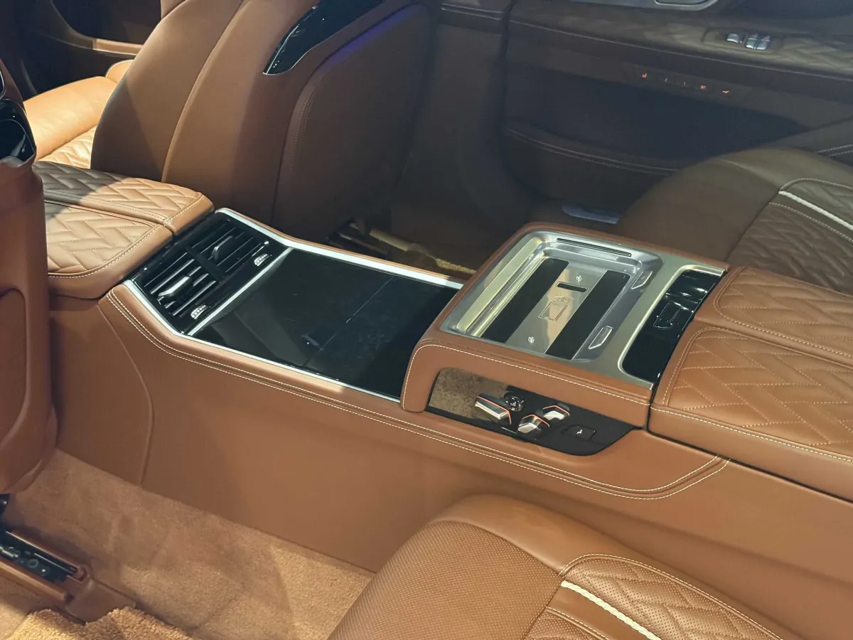 2021 BMW 7 Series 3.0T 340HP L6 8AT,autocango,china used car exporter,china ev exporter,chinese used car exporter,chinese used ev exporter