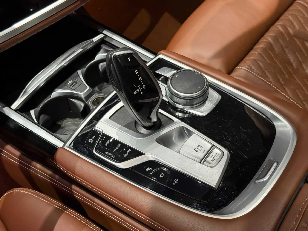 2021 BMW 7 Series 3.0T 340HP L6 8AT,autocango,china used car exporter,china ev exporter,chinese used car exporter,chinese used ev exporter