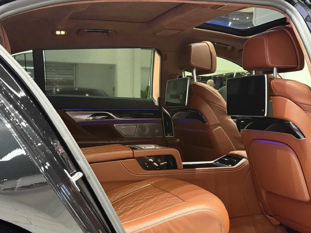 2021 BMW 7 Series 3.0T 340HP L6 8AT,autocango,china used car exporter,china ev exporter,chinese used car exporter,chinese used ev exporter