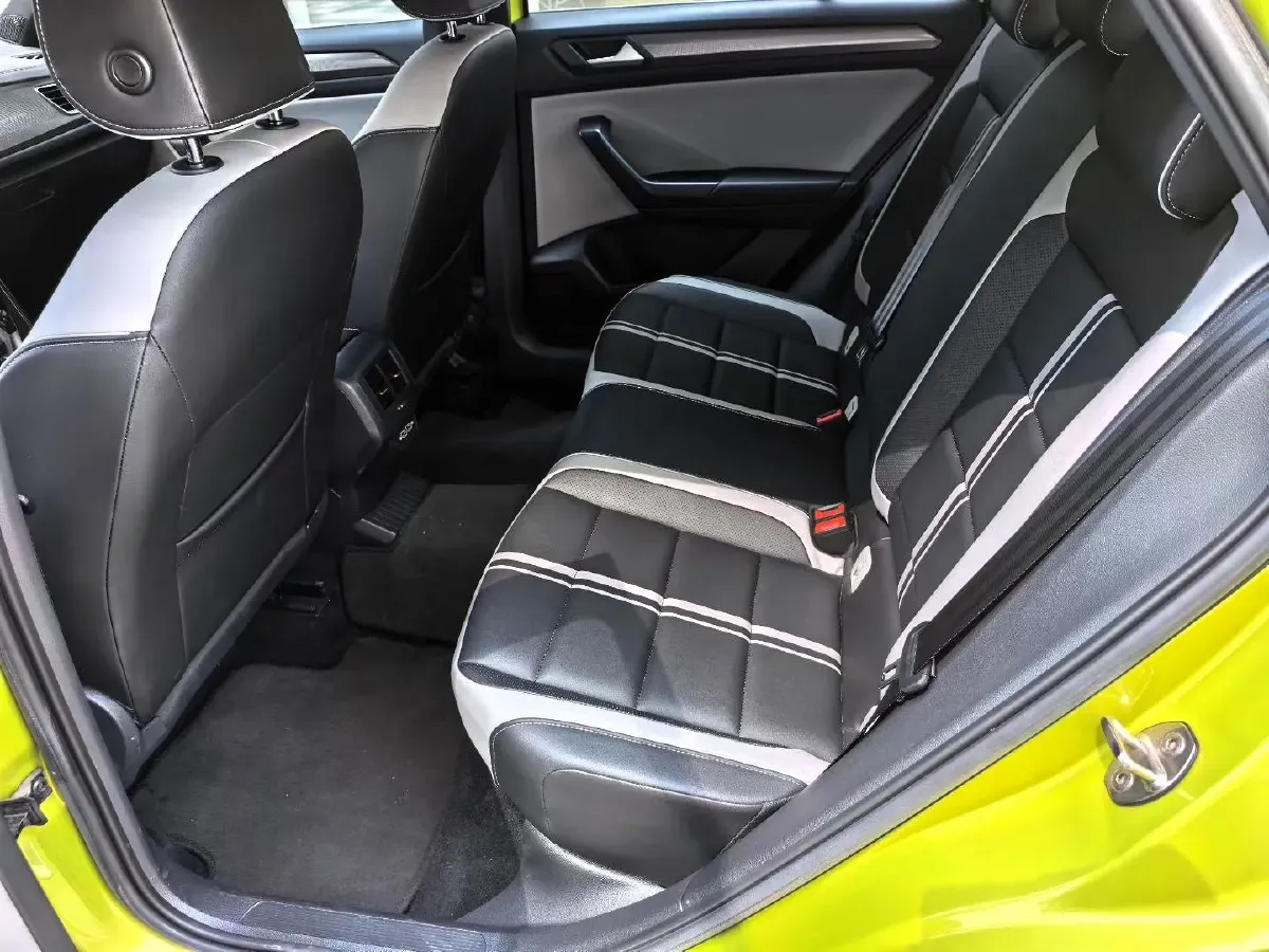 2023 Volkswagen T-Roc 1.5T 160HP L4 7DCT,autocango,china used car exporter,china ev exporter,chinese used car exporter,chinese used ev exporter