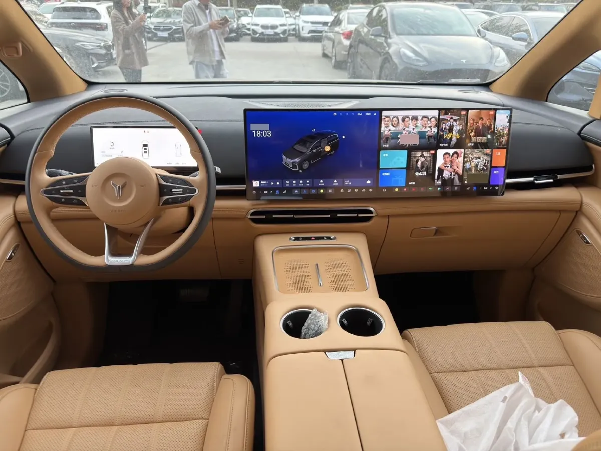 2025 Voyah Dream 1.5T 150HP L4 PHEV 41.7KWH,autocango,china used car exporter,china ev exporter,chinese used car exporter,chinese used ev exporter