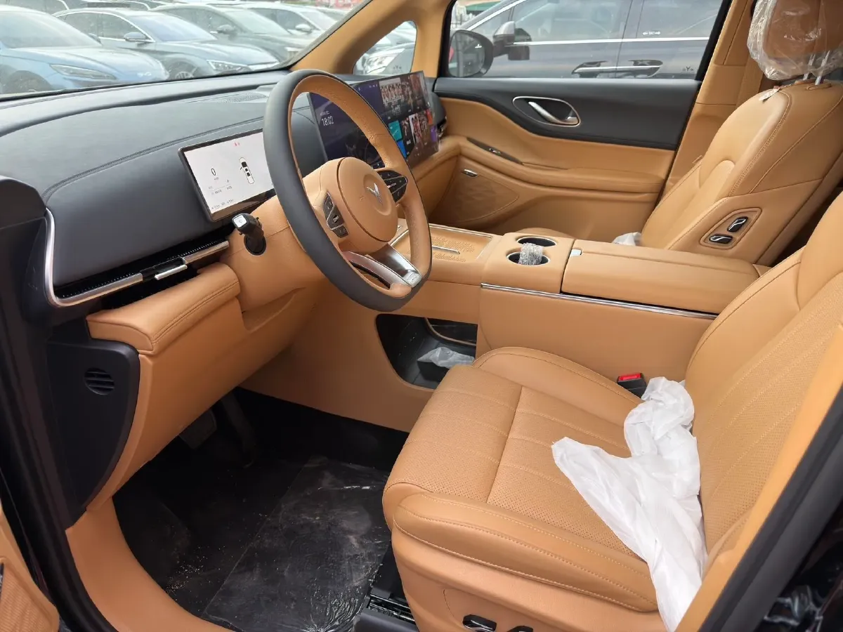 2025 Voyah Dream 1.5T 150HP L4 PHEV 41.7KWH,autocango,china used car exporter,china ev exporter,chinese used car exporter,chinese used ev exporter