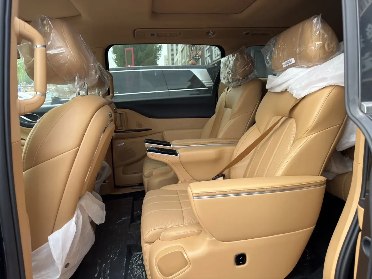 2025 Voyah Dream 1.5T 150HP L4 PHEV 41.7KWH,autocango,china used car exporter,china ev exporter,chinese used car exporter,chinese used ev exporter