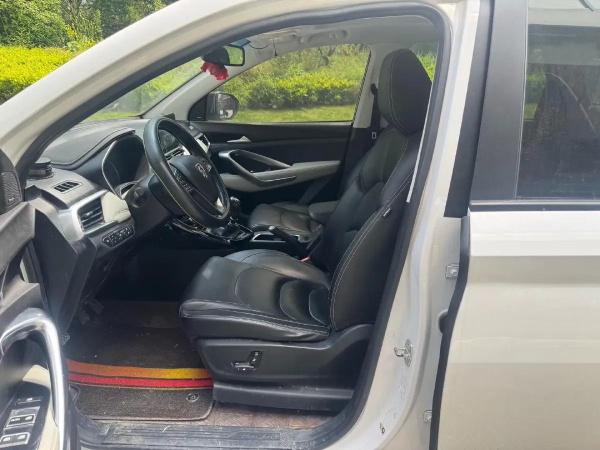 2018 BaoJun 530 1.5T 150HP L4 6MT,autocango,china used car exporter,china ev exporter,chinese used car exporter,chinese used ev exporter