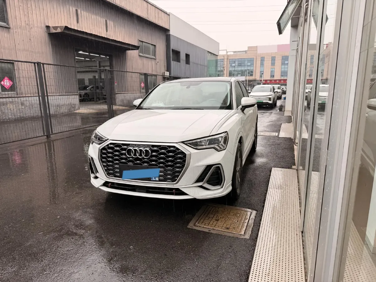 2021 Audi Q3 2.0T 186HP L4 7DCT,autocango,china used car exporter,china ev exporter,chinese used car exporter,chinese used ev exporter