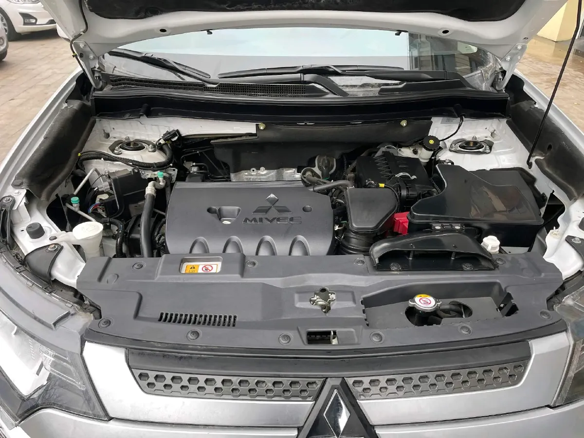 2021 Mitsubishi Outlander 2.0L 166HP L4 CVT,autocango,china used car exporter,china ev exporter,chinese used car exporter,chinese used ev exporter