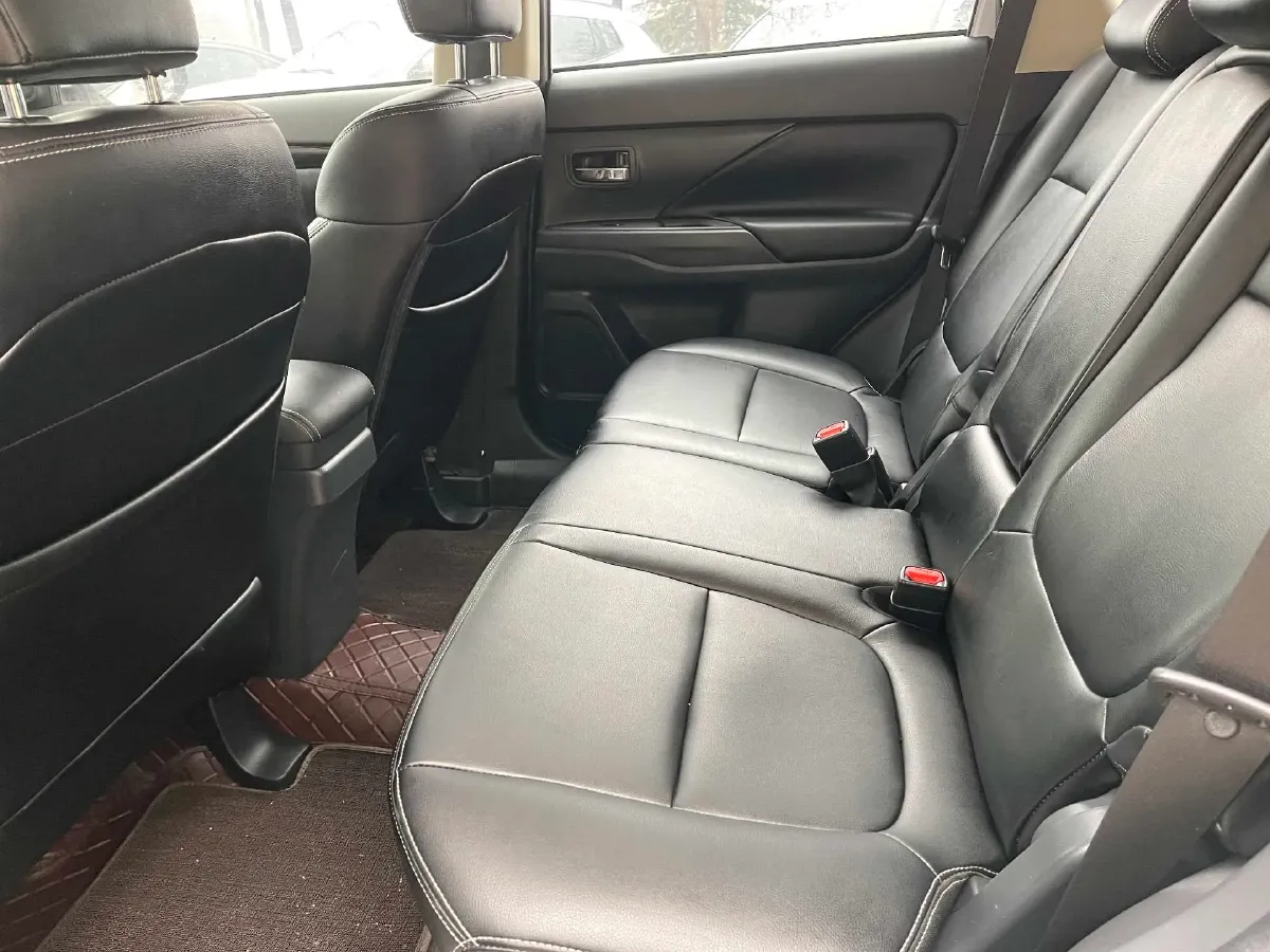 2021 Mitsubishi Outlander 2.0L 166HP L4 CVT,autocango,china used car exporter,china ev exporter,chinese used car exporter,chinese used ev exporter