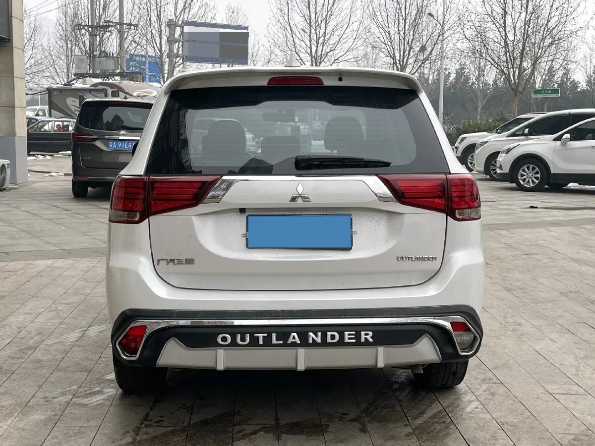 2021 Mitsubishi Outlander 2.0L 166HP L4 CVT,autocango,china used car exporter,china ev exporter,chinese used car exporter,chinese used ev exporter