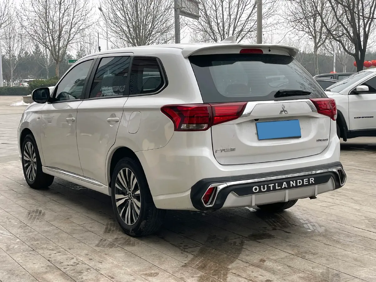 2021 Mitsubishi Outlander 2.0L 166HP L4 CVT,autocango,china used car exporter,china ev exporter,chinese used car exporter,chinese used ev exporter