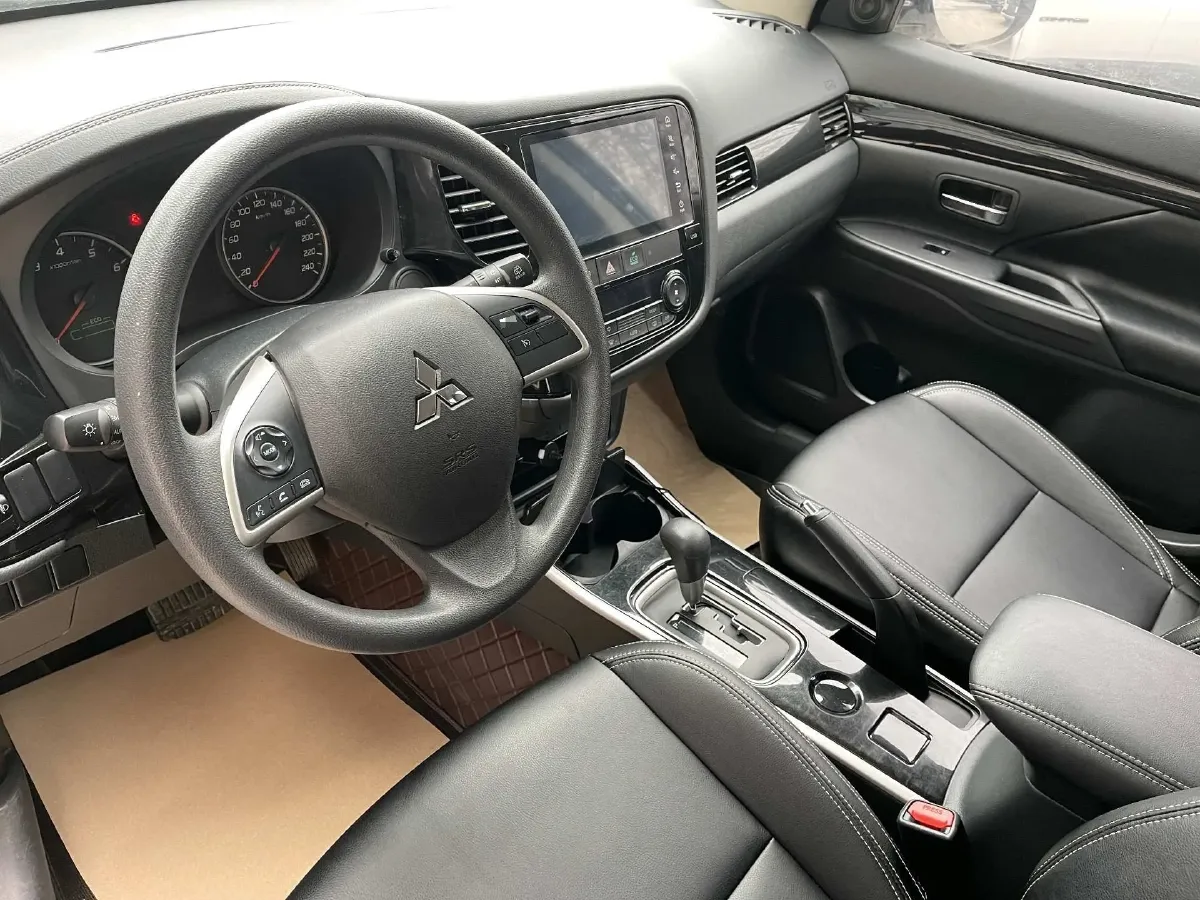 2021 Mitsubishi Outlander 2.0L 166HP L4 CVT,autocango,china used car exporter,china ev exporter,chinese used car exporter,chinese used ev exporter