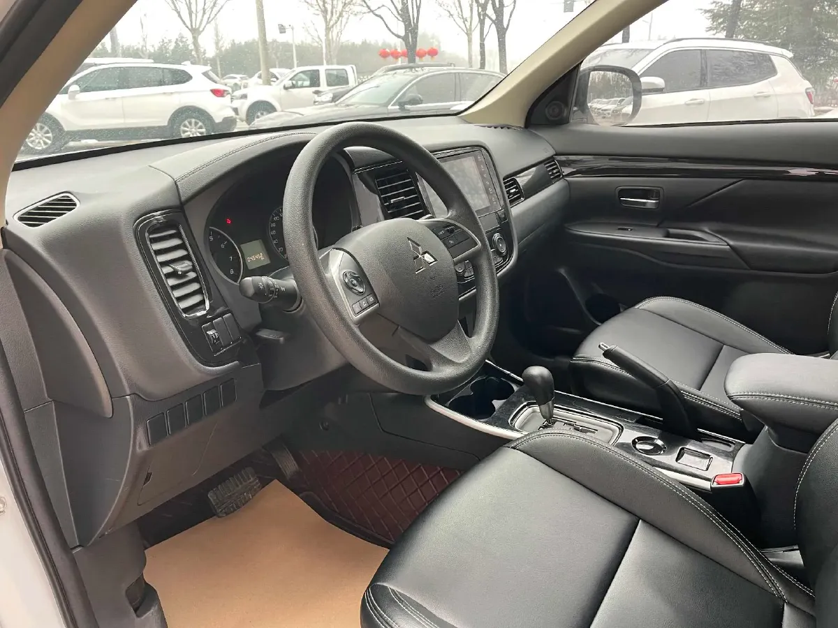 2021 Mitsubishi Outlander 2.0L 166HP L4 CVT,autocango,china used car exporter,china ev exporter,chinese used car exporter,chinese used ev exporter
