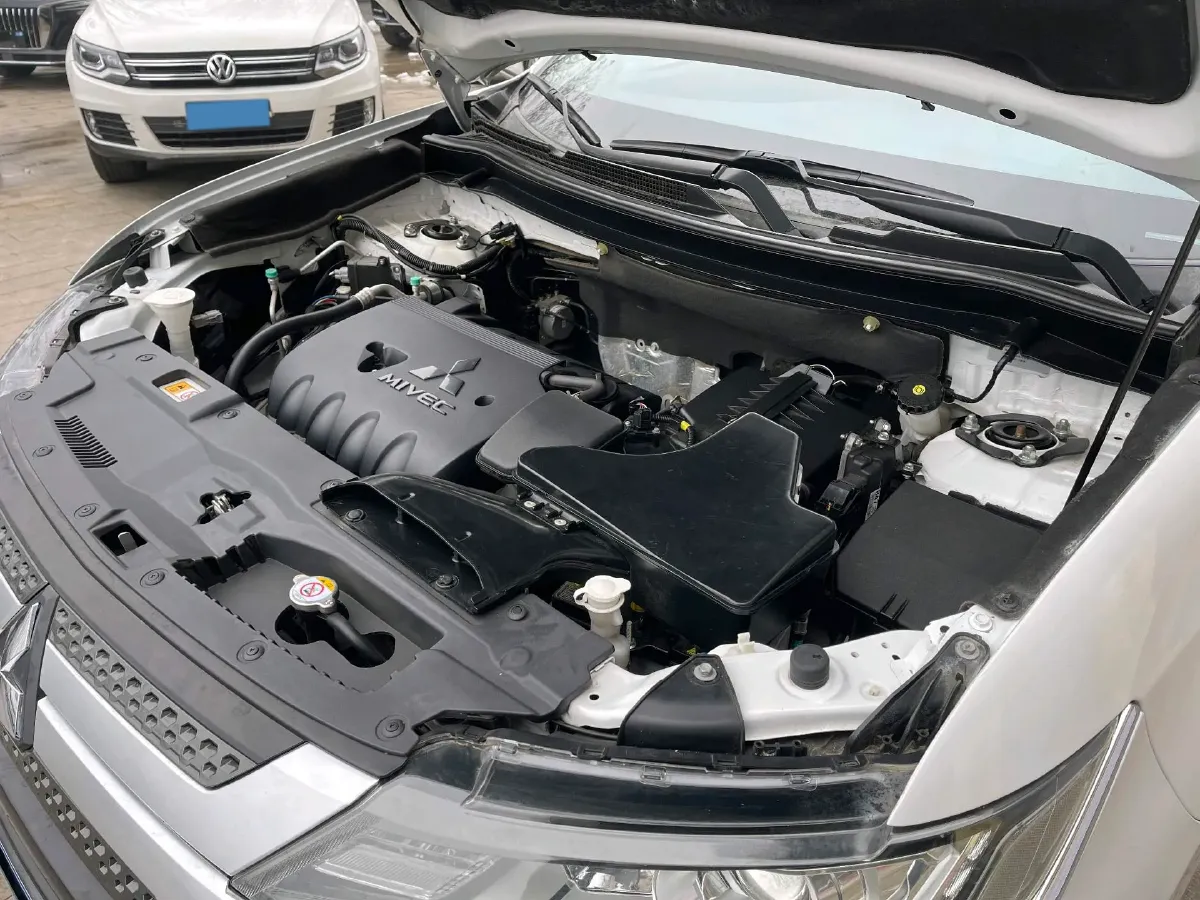 2021 Mitsubishi Outlander 2.0L 166HP L4 CVT,autocango,china used car exporter,china ev exporter,chinese used car exporter,chinese used ev exporter