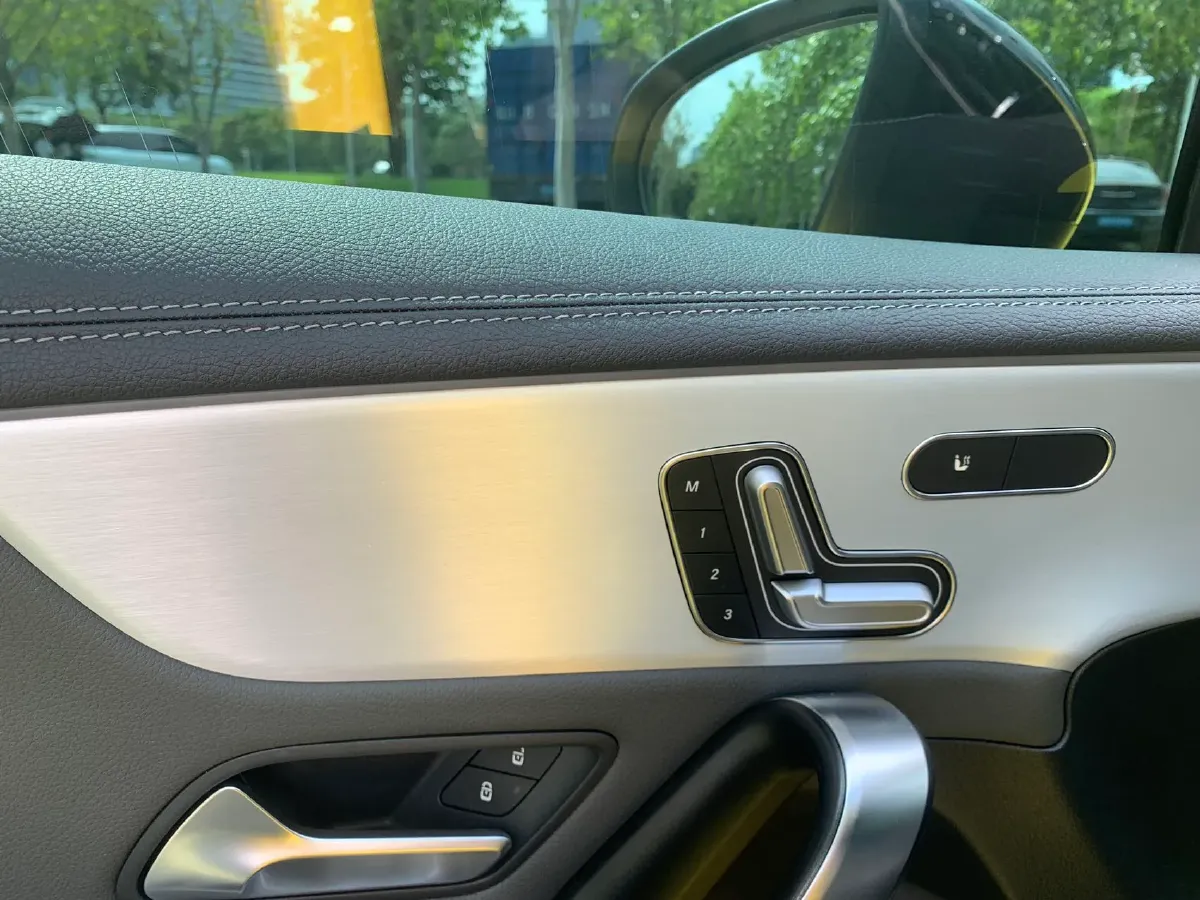 2023 Mercedes-Benz A AMG 2.0T 306HP L4 7DCT,autocango,china used car exporter,china ev exporter,chinese used car exporter,chinese used ev exporter