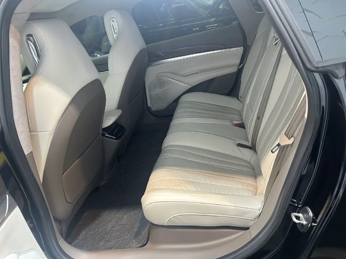 2022 IM L7 BEV 90KWH,autocango,china used car exporter,china ev exporter,chinese used car exporter,chinese used ev exporter