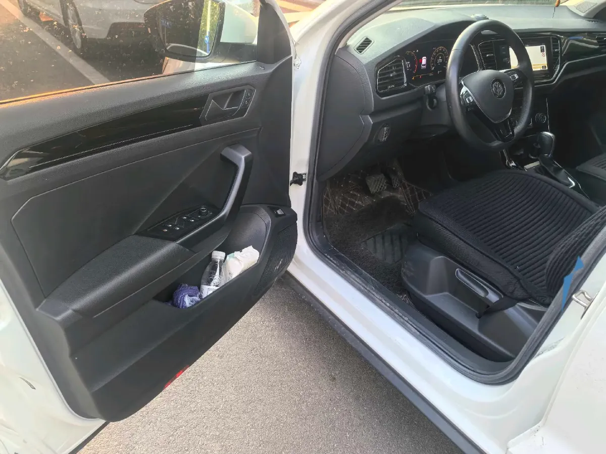 2020 Volkswagen T-Roc 1.4T 150HP L4 7DCT,autocango,china used car exporter,china ev exporter,chinese used car exporter,chinese used ev exporter