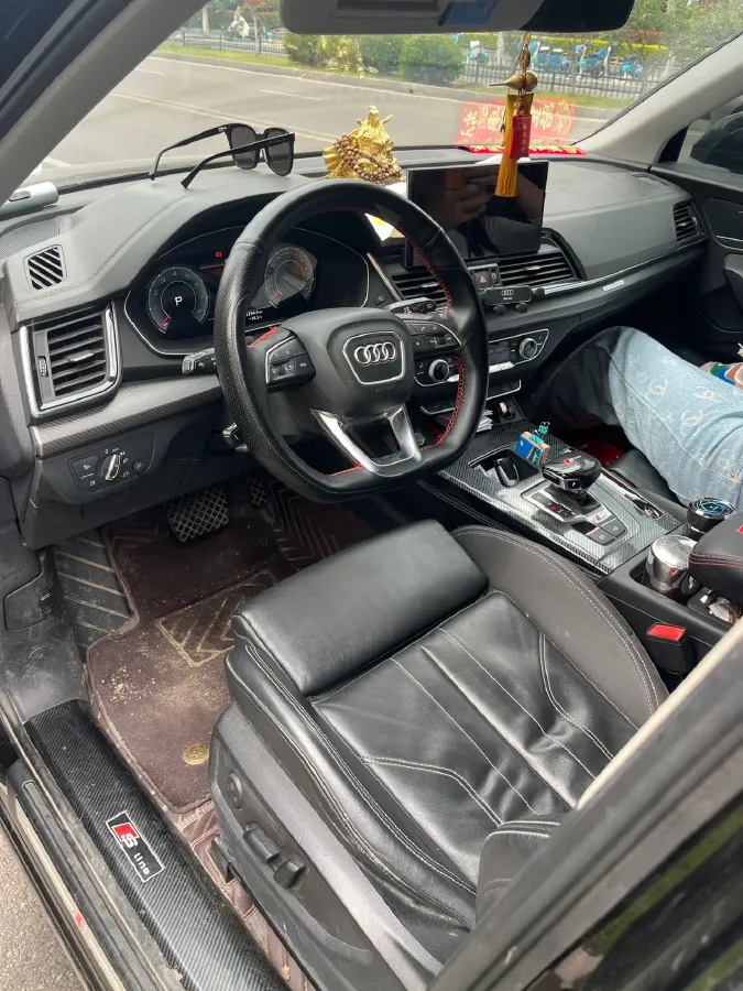 2021 Audi Q5L 2.0T 190HP L4 7DCT,autocango,china used car exporter,china ev exporter,chinese used car exporter,chinese used ev exporter