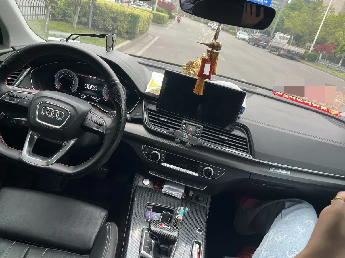 2021 Audi Q5L 2.0T 190HP L4 7DCT,autocango,china used car exporter,china ev exporter,chinese used car exporter,chinese used ev exporter