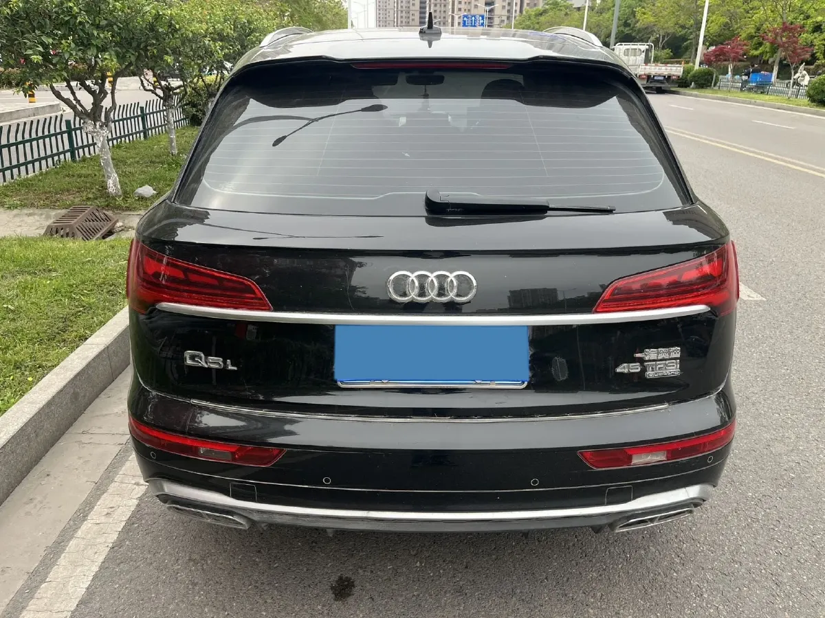 2021 Audi Q5L 2.0T 190HP L4 7DCT,autocango,china used car exporter,china ev exporter,chinese used car exporter,chinese used ev exporter