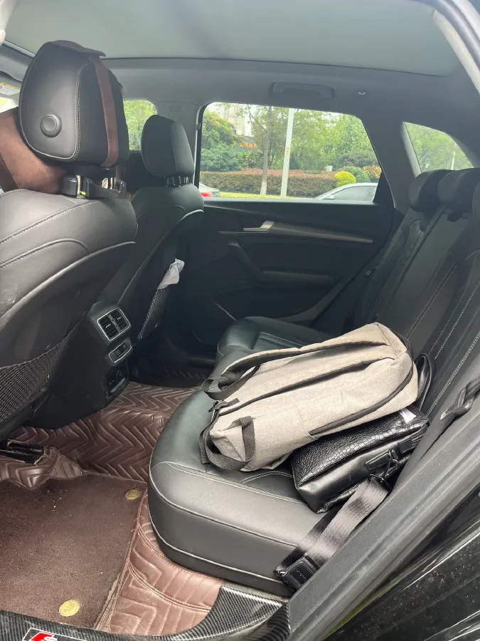 2021 Audi Q5L 2.0T 190HP L4 7DCT,autocango,china used car exporter,china ev exporter,chinese used car exporter,chinese used ev exporter