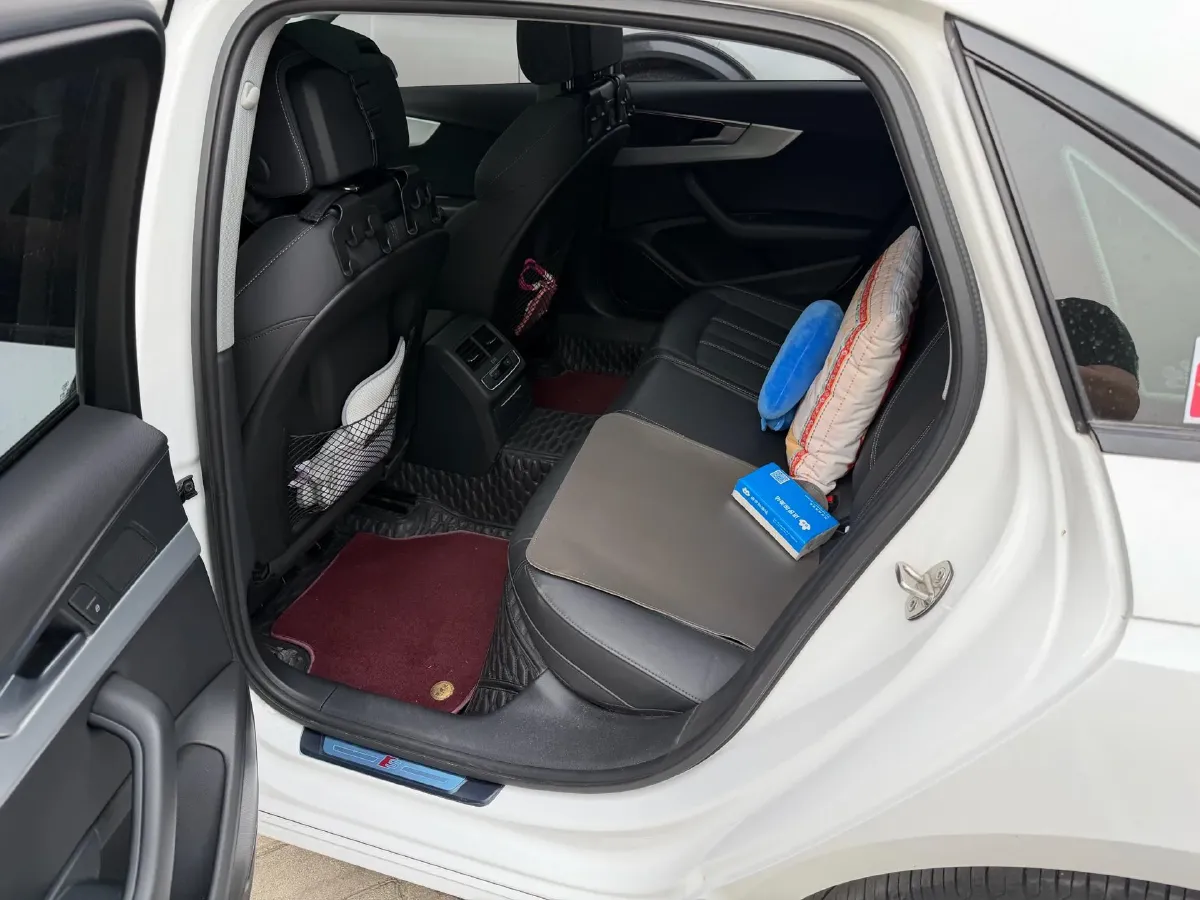 2020 Audi A4L 2.0T 190HP L4 7DCT,autocango,china used car exporter,china ev exporter,chinese used car exporter,chinese used ev exporter