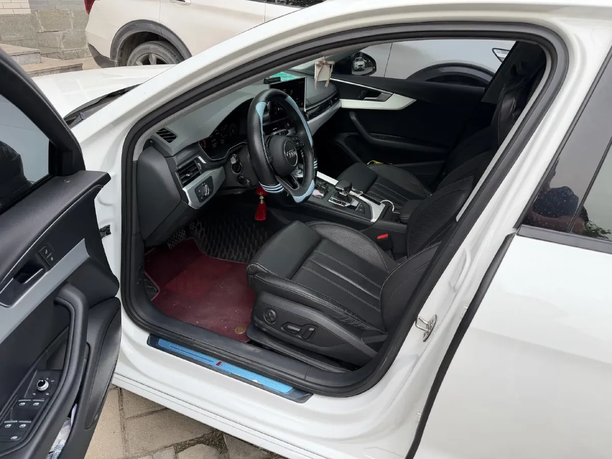 2020 Audi A4L 2.0T 190HP L4 7DCT,autocango,china used car exporter,china ev exporter,chinese used car exporter,chinese used ev exporter