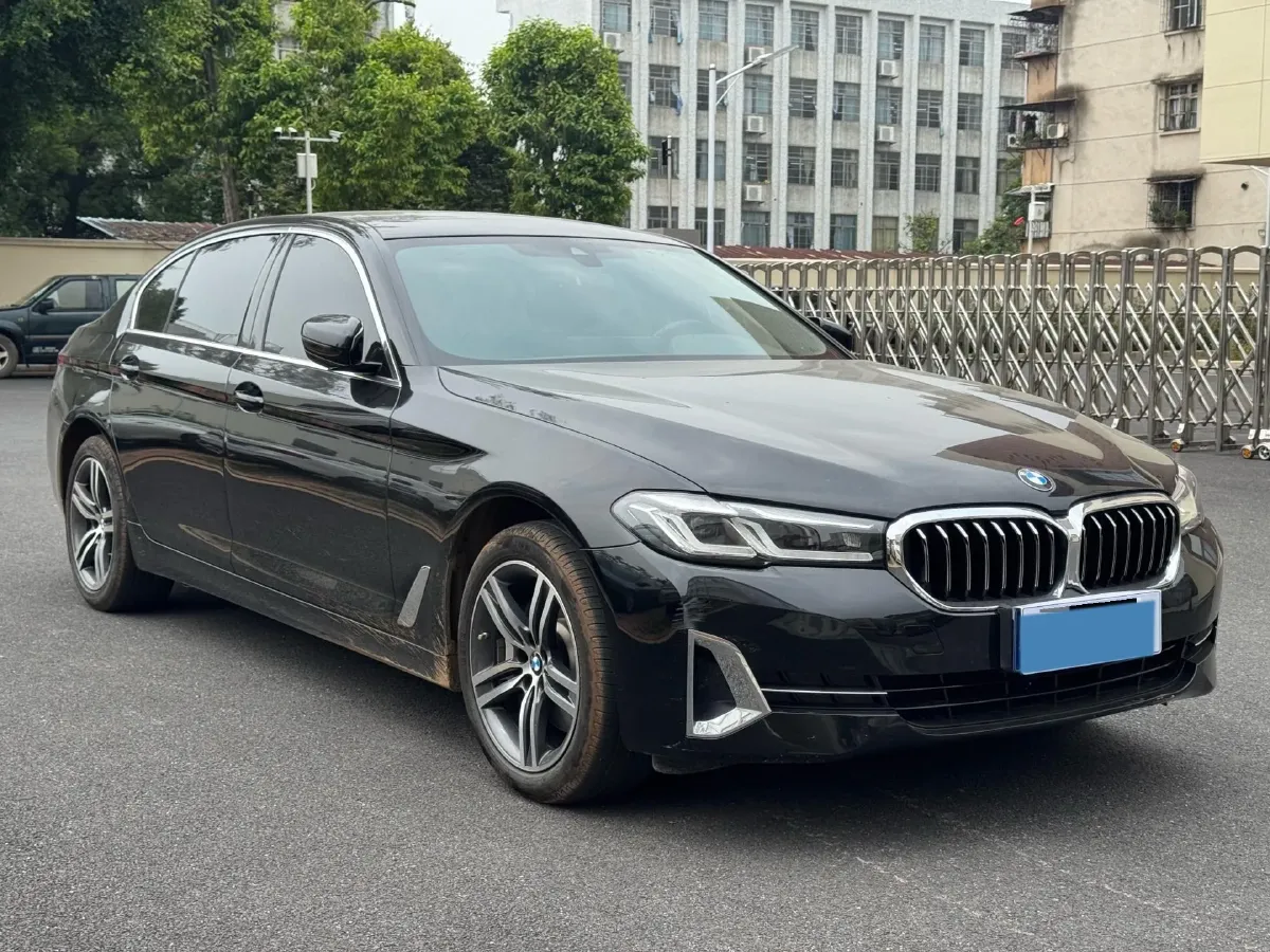 2022 BMW 5 Series 2.0T 252HP L4 8AT,autocango,china used car exporter,china ev exporter,chinese used car exporter,chinese used ev exporter