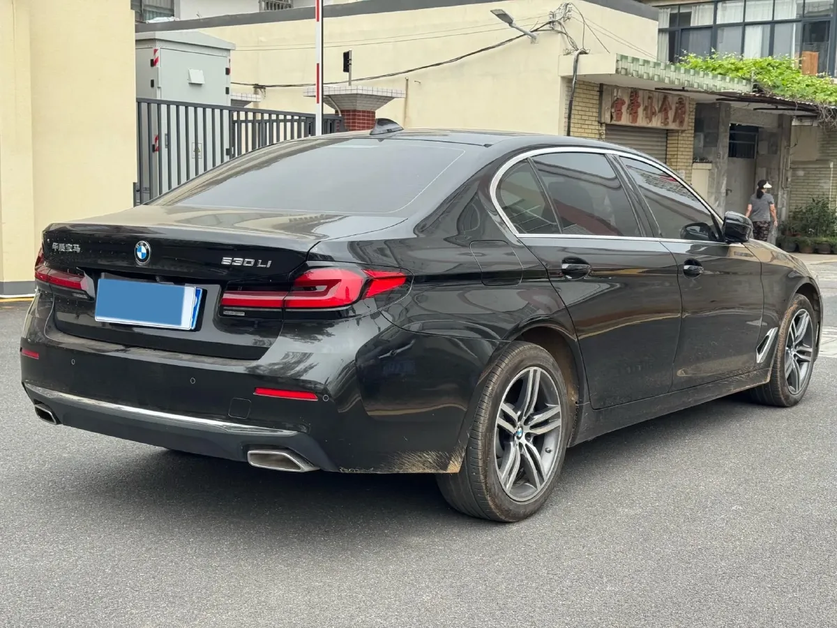 2022 BMW 5 Series 2.0T 252HP L4 8AT,autocango,china used car exporter,china ev exporter,chinese used car exporter,chinese used ev exporter