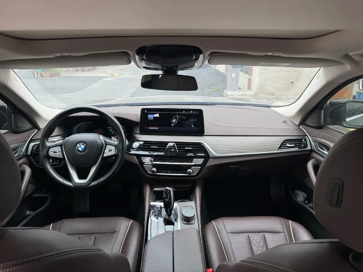 2022 BMW 5 Series 2.0T 252HP L4 8AT,autocango,china used car exporter,china ev exporter,chinese used car exporter,chinese used ev exporter