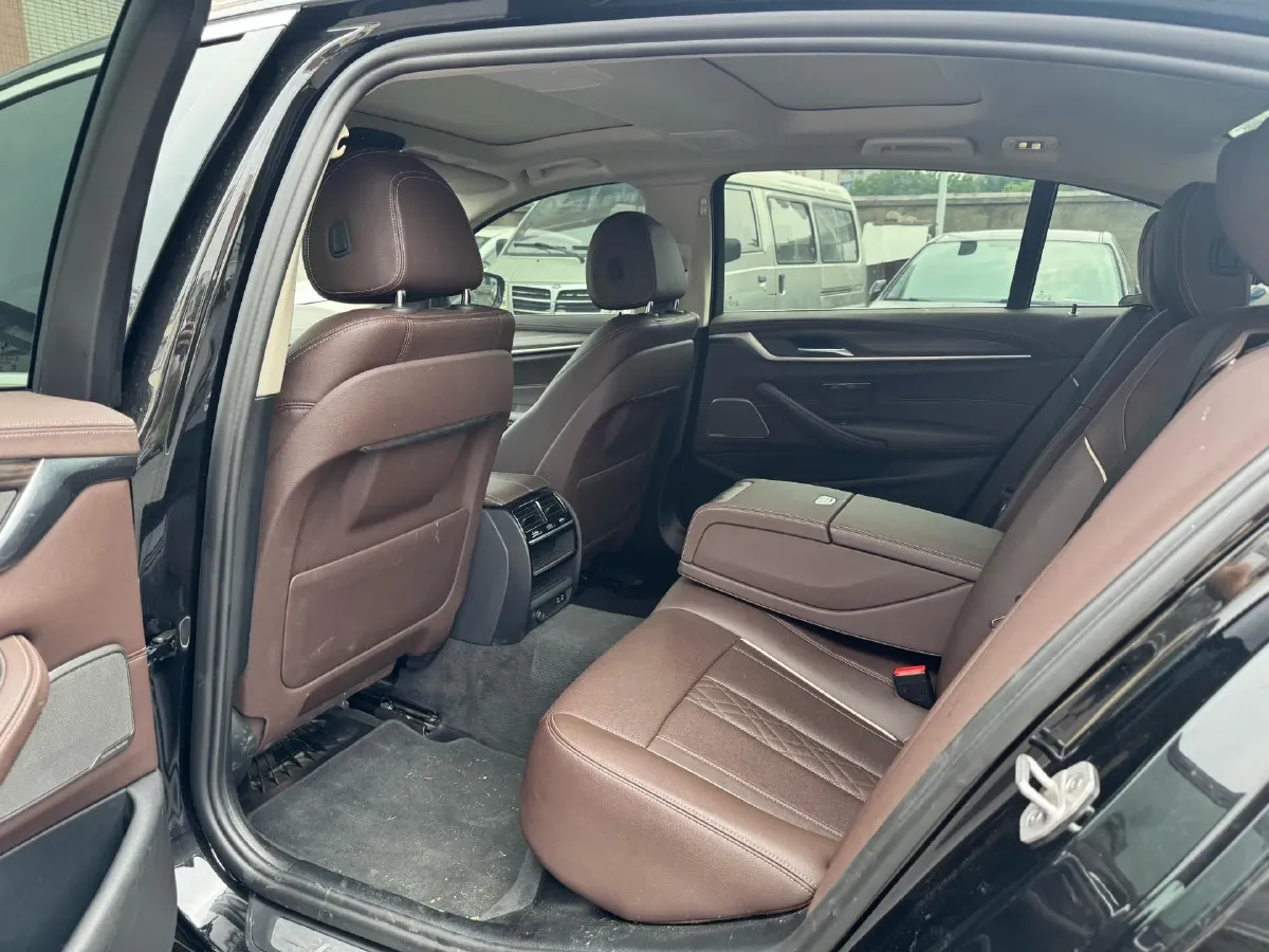 2022 BMW 5 Series 2.0T 252HP L4 8AT,autocango,china used car exporter,china ev exporter,chinese used car exporter,chinese used ev exporter